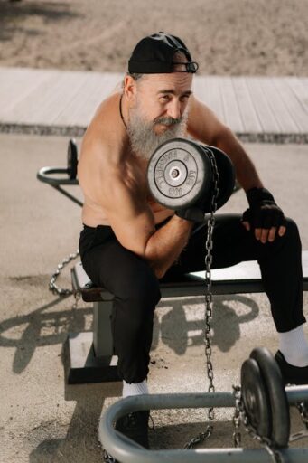 Cómo ganar masa muscular a los 50: guía práctica contra la sarcopenia
