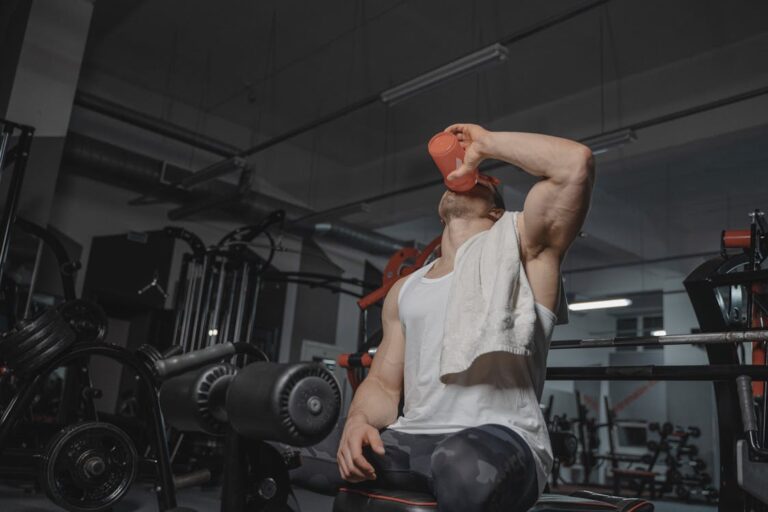 Proteína a los 50: cuánta necesitas realmente y cómo llegar sin obsesionarte